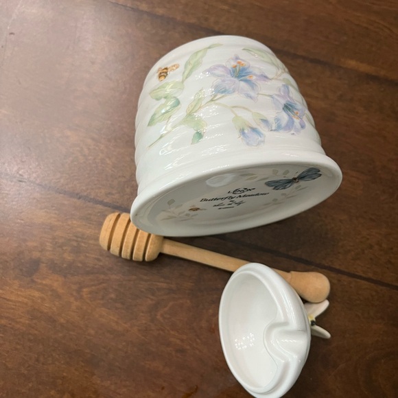 Lenox butterfly meadow honey jar with lid and wooden honey dipper. - Picture 2 of 7